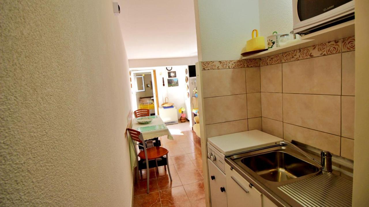 Seaside Apartment Omiš Exteriör bild
